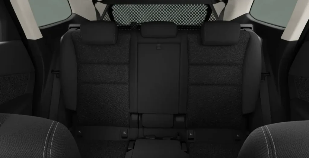 Interior trasero del BMW X1 sDrive 20i con asientos y equipamiento premium