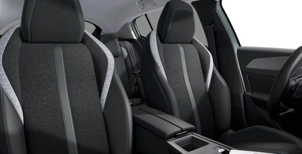 Peugeot-408-Allure-Hybrid-interior-trasera
