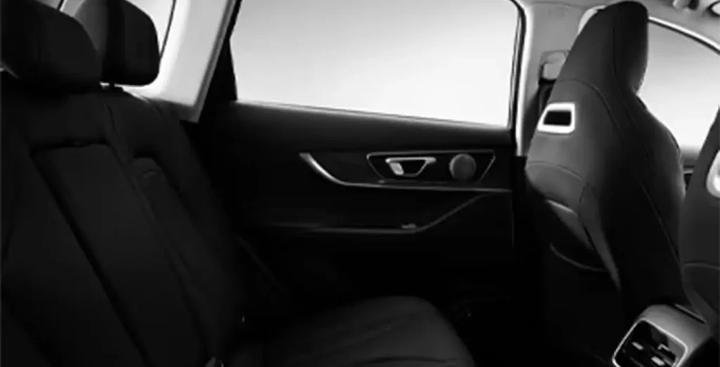Interior trasero del EBRO S700 1.6 TGDI Luxury 7 DCT