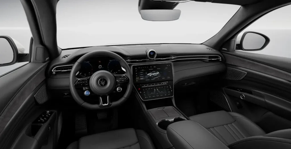Interior delantero del Maserati Grecale 300 QS con butacas y salpicadero