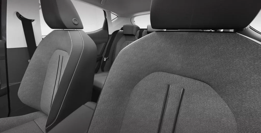 Seat-Leon-1.5-eTSI-DSG-7-SS-Style-XL-interior-trasera-1.webp