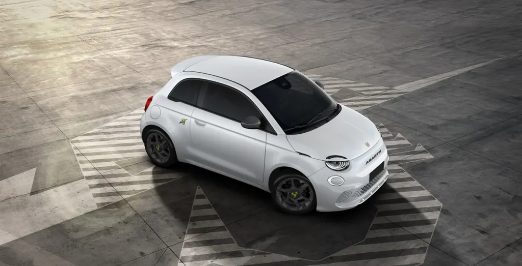 Vista lateral del Abarth 500e