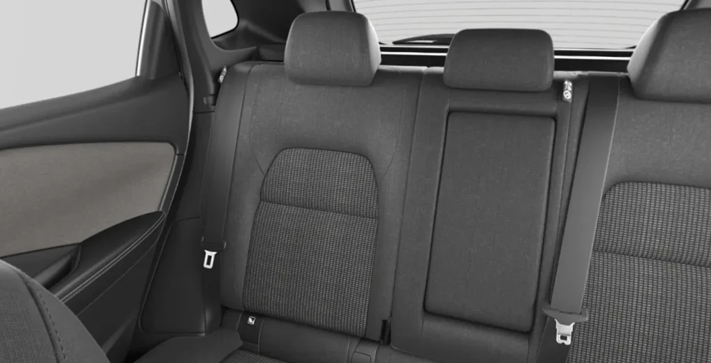 Interior trasera del Nissan Qashqai MHEV Acenta
