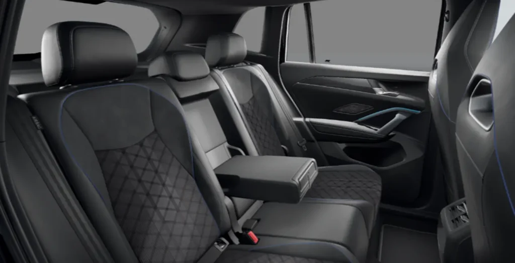 Tiguan-R-Line-1.5-eTSI-110-kW-150-CV-Automatico-DSG-interiro-trasera