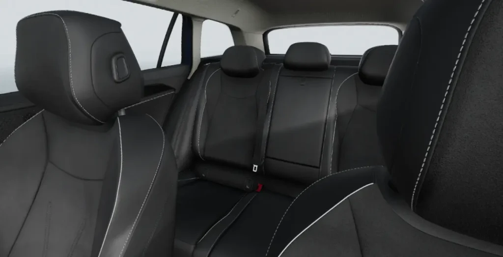 VOLKSWAGEN-Passat-Business-2.0-TDI-90kW-DSG-interior-trasera
