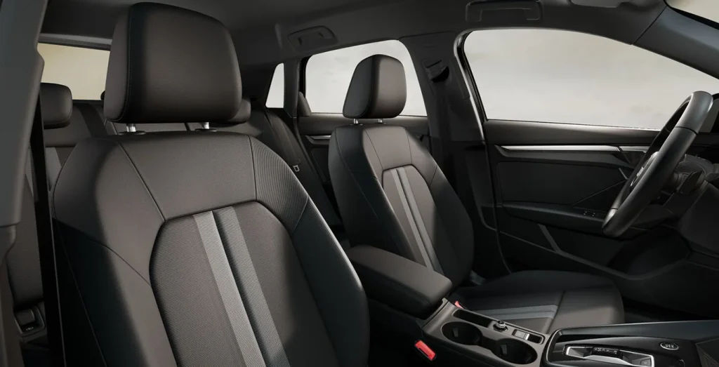 Asiento y volante del Audi A3 Sportback 30 TFSI Advanced, interior moderno