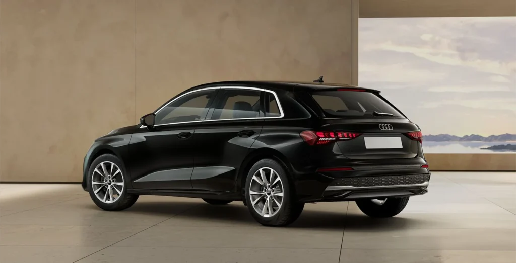 Vista trasera del Audi A3 Sportback 30 TFSI Advanced con diseño elegante