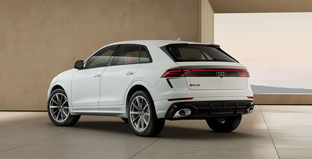 Audi-RS-Q8-441kW-TipTronic-trasera.webp