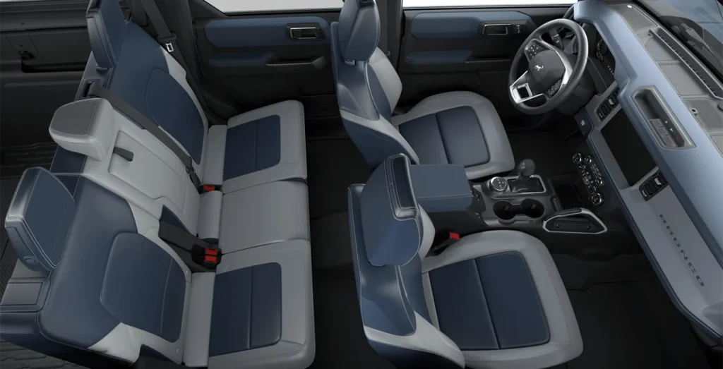 FORD-Bronco-Outer-Banks-2.7-EcoBoost-V6-335CV-interior-trasera.webp