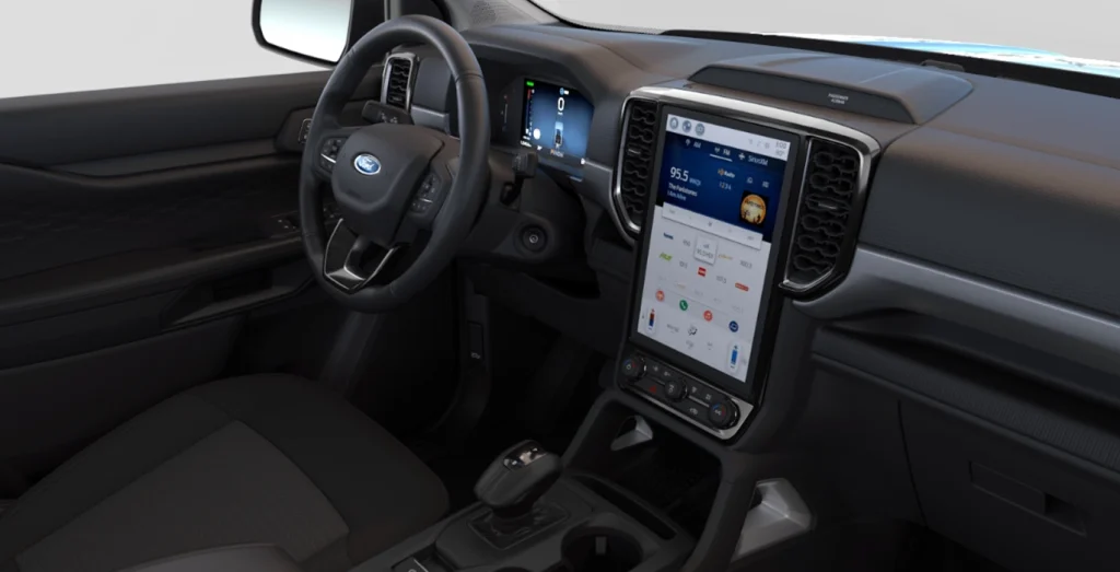 Interior delantero del Ford Ranger XLT Doble Cabina 2.3 PHEV 280 CV automático