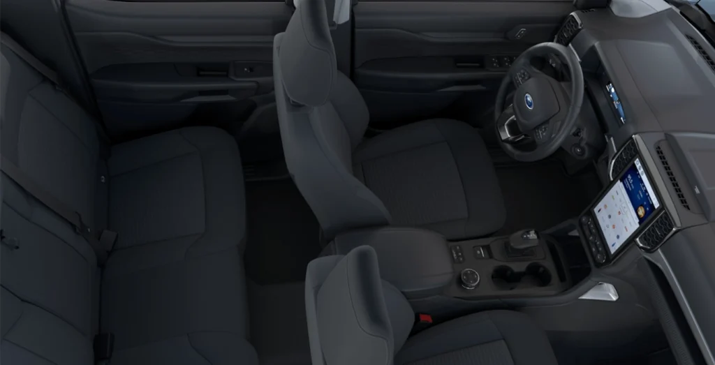 Interior trasero del Ford Ranger XLT Doble Cabina 2.3 PHEV 280 CV automático