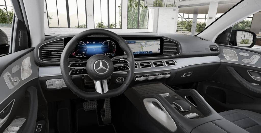 Habitáculo delantero del Mercedes GLE 350de Coupé con volante y salpicadero digital