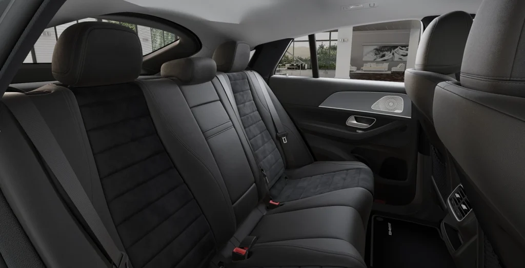 Fila trasera del Mercedes GLE 350de Coupé con asientos forrados de cuero