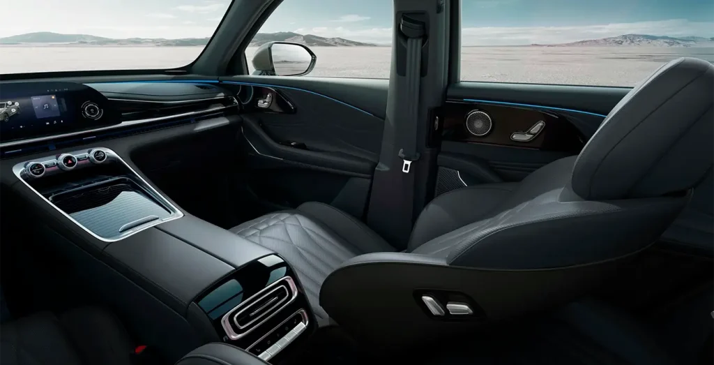 Volante y consola del OMODA 9 1.5 TGDI Premium híbrido