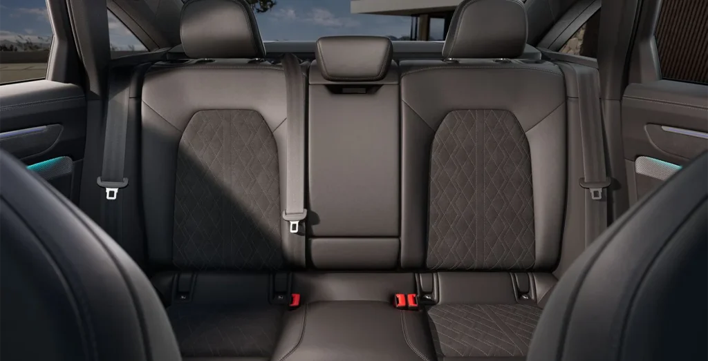 AUDI-A6-TDI-150kW-204CV-S-Tronic-Black-Line-interior-trasera.webp