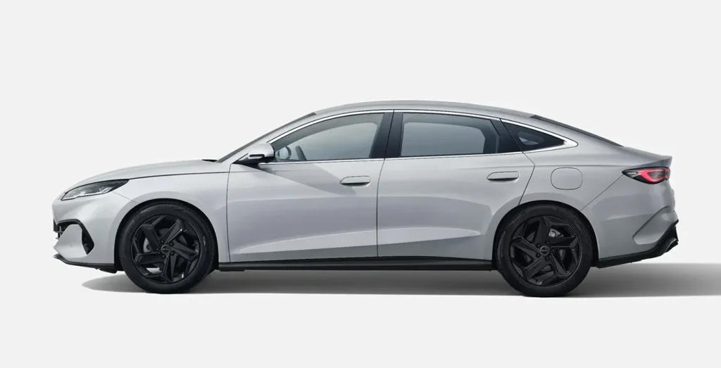 BYD Seal 6 DM-I Boost color blanco polar vista lateral, sedán híbrido enchufable