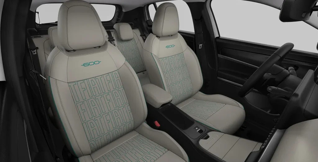Fiat 600 MHEV LA PRIMA 1.2 145CV DDCT (AUTOMÁTICO) interior trasera