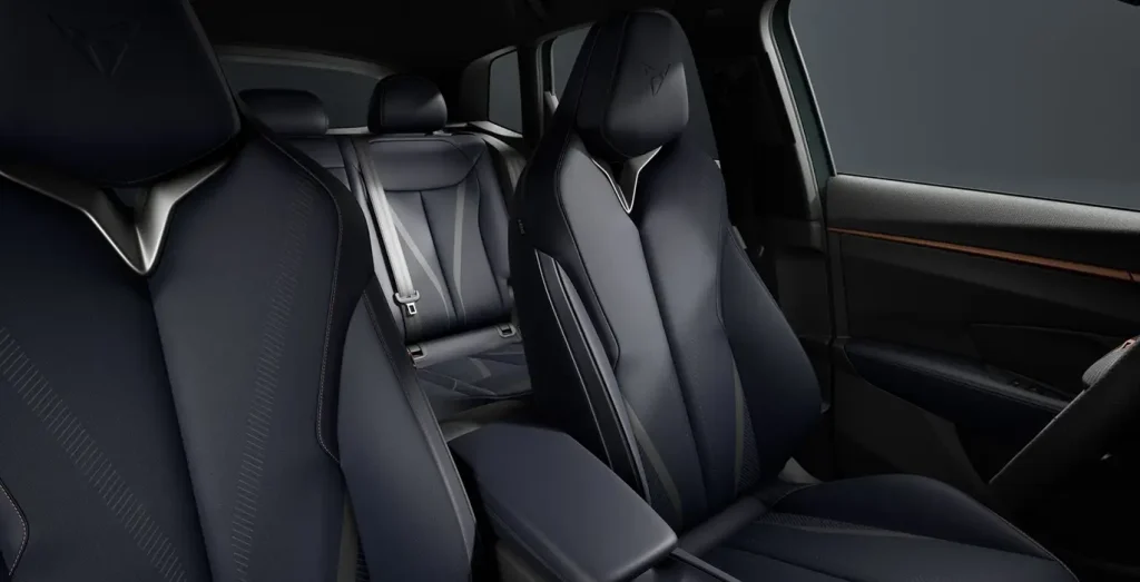 CUPRA-Terramar-1.5-eTSI-DSG-interior-delantera-II.webp