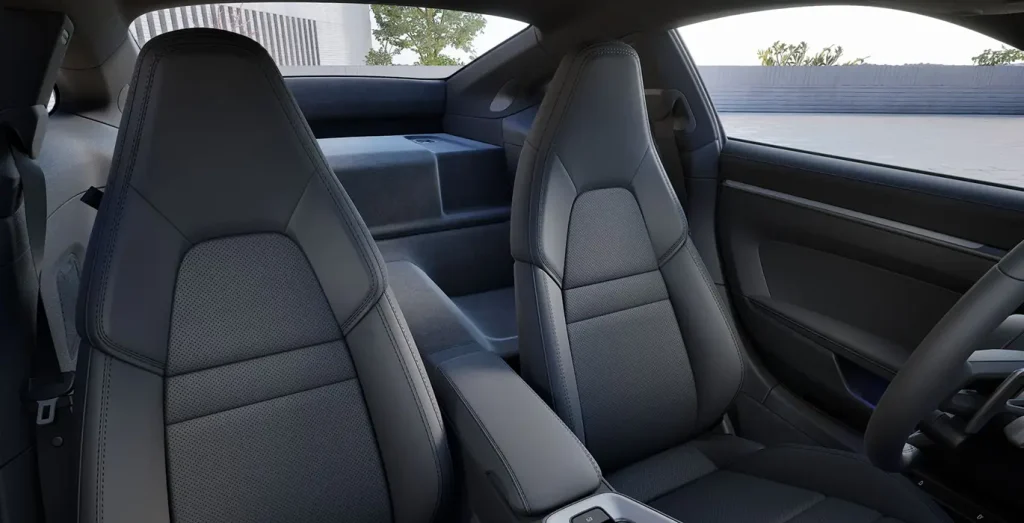 Porsche-911-Carrera-interior-delantera-II.webp