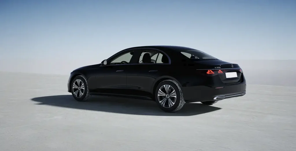 Mercedes-Benz-Clase-E-200-trasera.webp