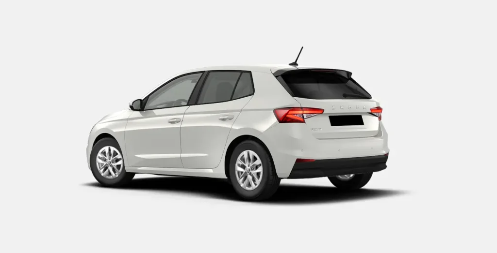 Skoda Fabia 1.0 TSI blanco, vista trasera