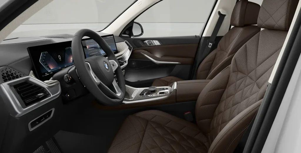 BMW-X7-xDrive40i-II-interior-delantera-II.webp