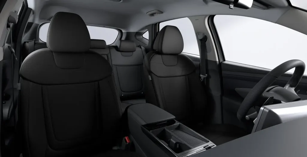 Interior negro Hyundai Tucson 1.6T 239 CV híbrido vista trasera