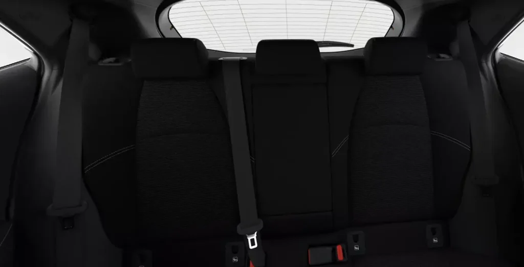 Interior trasero del Toyota Corolla 140H Active
