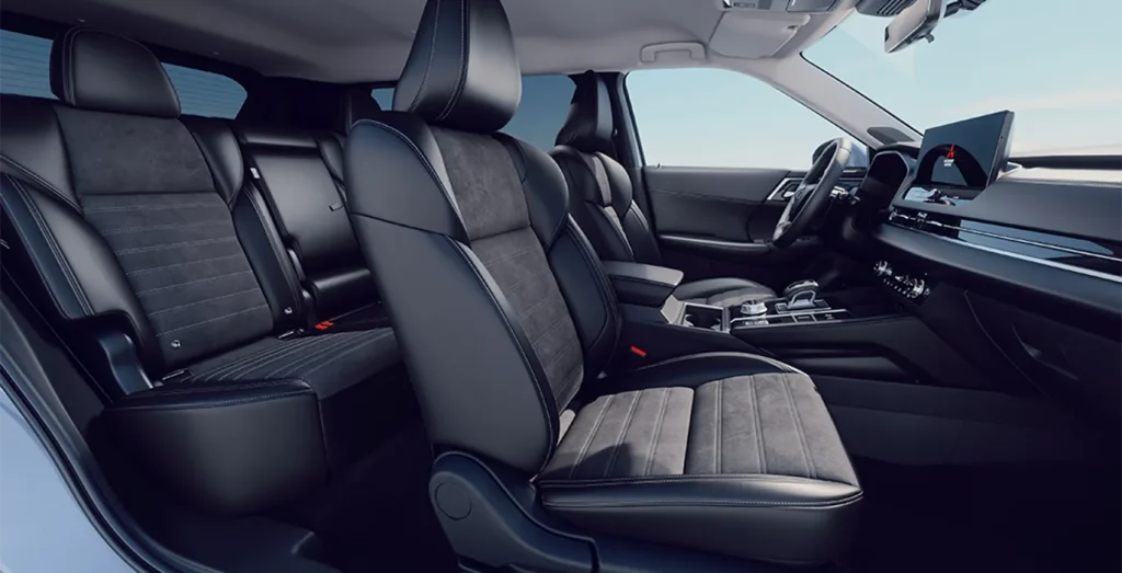 Interior delantero del Mitsubishi Outlander PHEV Kaiteki