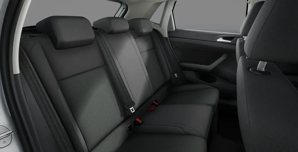 Volkswagen-Polo-Mas-1.0-TSI-70kW-95CV-DSG-interior-trasera.webp