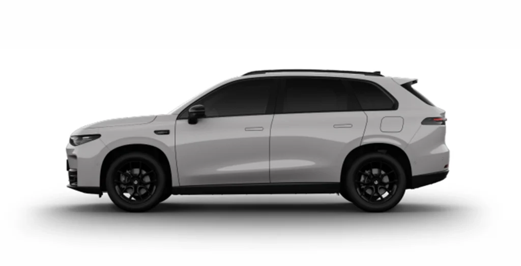 Vista lateral Leapmotor C10 SUV eléctrico BEV techo panorámico