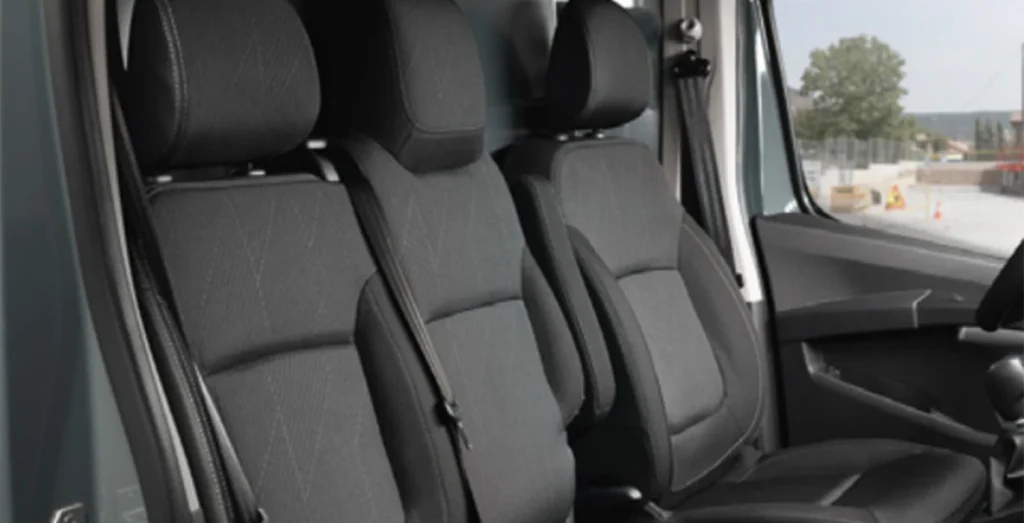 Asientos interiores del Nissan Primastar furgoneta comercial