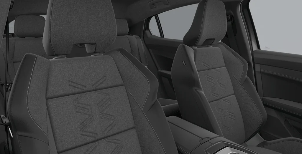 Interior trasera Renault Rafale con asientos de tela