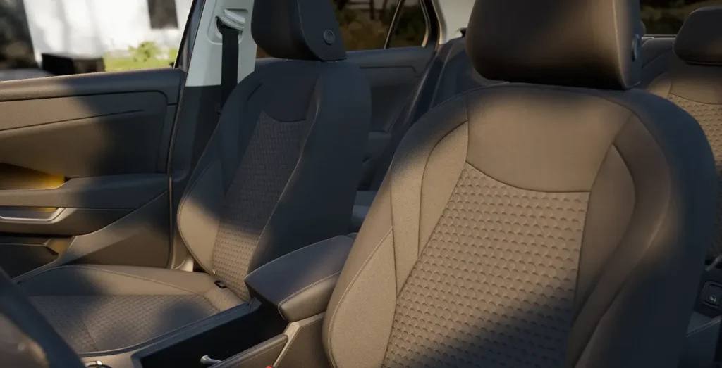 Volkswagen-T-ROC-Mas-1.5-eTSI-DSG-interior-delantera-II.webp