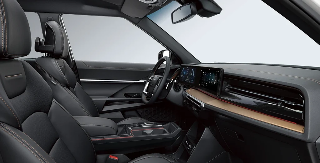 KGM-Torres-G15-HEV-Trend-Aut.-interior-delantera-II.webp