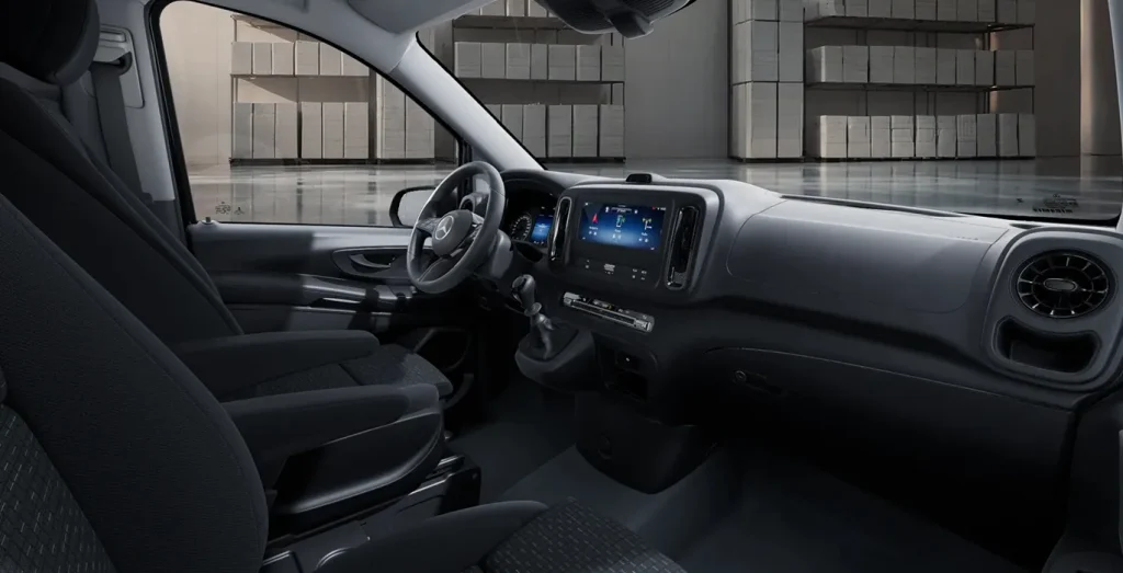 Mercedes-Benz-Vito-110CDI-75kW-Furgon-Pro-Larga-interior-delantera-II.webp