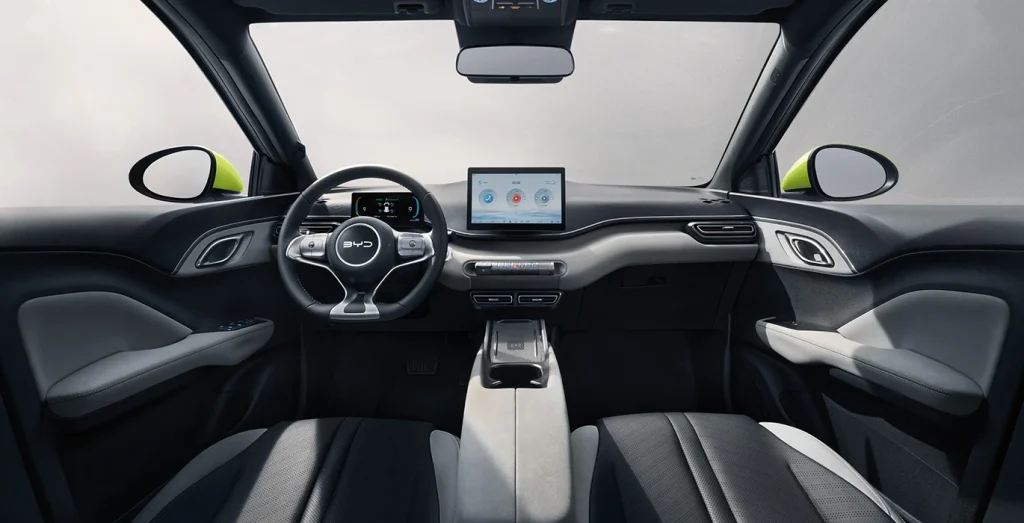 BYD-Dolphin-Surf-Boost-interior-delantera.webp
